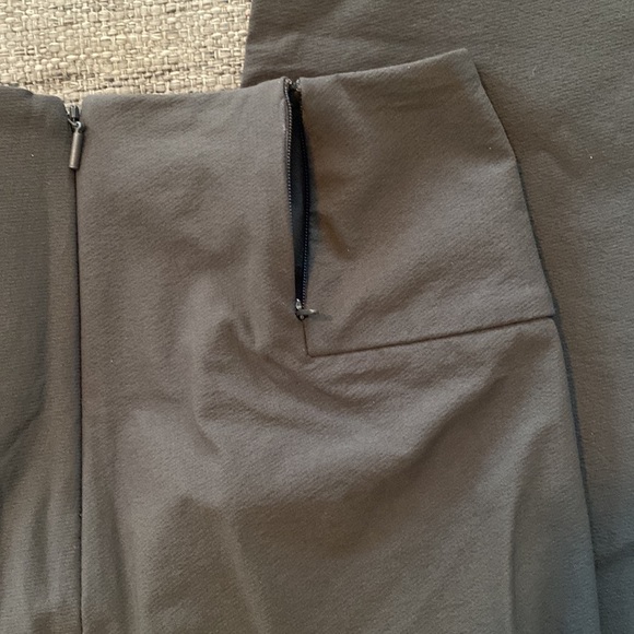 Like New Condition! Athleta Slim Wander Pant in Arbor Olive, Size 2 - Picture 6 of 7